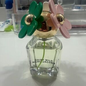 Marc Jacobs Daisy Wild Perfume with Green and Pink Floral Cap